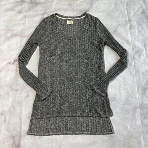 Deletta Anthropologie Gray Sweater Womens size medium tunic V Neck Slit